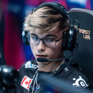 Russel-Van-Dulken-ฮอต