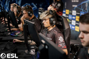 Russel-Van-Dulken-หล่อ