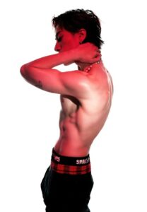 CDGUNTEEE-023-Attractive