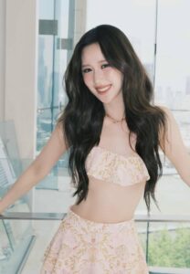 janeeyeh-026-Charming